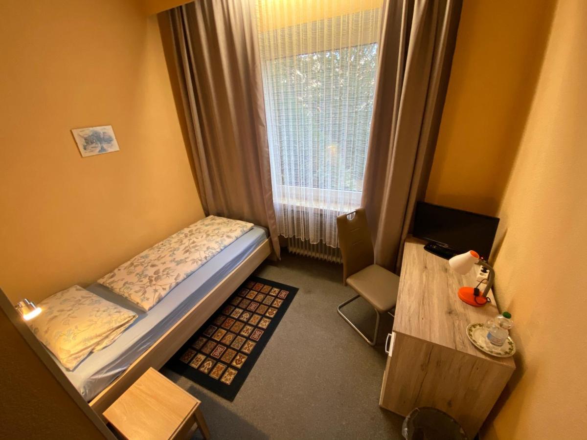 Hotelpension Am Thermalbad Bad Nenndorf Bagian luar foto